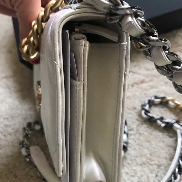 CHANEL 19 WOC iridescent white / ivory 21P - Picture 3 of 12